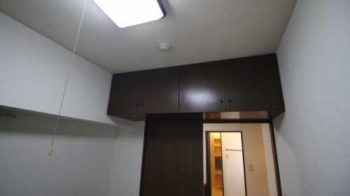 サービスルーム吊戸棚