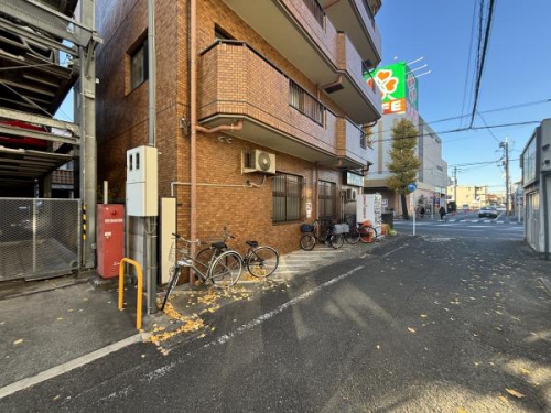 東側道路